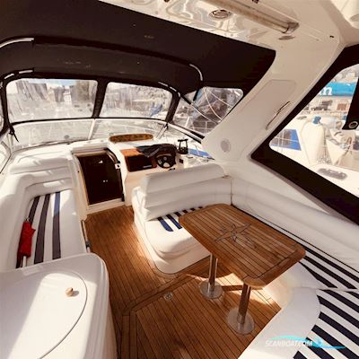 Sealine S34 Sports Cruiser Motorbåd 2001, med Volvo Penta KAD32P 170hp 4-cylinder direct injected turbocharged diesel engines motor, England