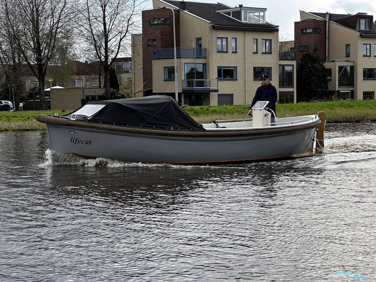 Sloep Kaag Life Boat 740 Klb Motorbåd 2006, med Yanmar 3YM30 Scheepsmotor Nu Voor Het Saaie Stukje. De Yanmar 3YM30 Ontwikkelt 28,6 pk Bij 3600 Tpm of 26,9 pk Continu Bij 3490 Tpm Uit Zijn 1115cc O motor, Holland