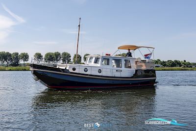St. Jozef 1050 Salon Motorbåd 1985, med Volvo Penta is Een Toonaangevende Fabrikant Van Maritieme Aandrijfsystemen, Motoren en Accessoires, Bekend om Zijn Innovatieve en Betrouwbare Technol motor, Holland