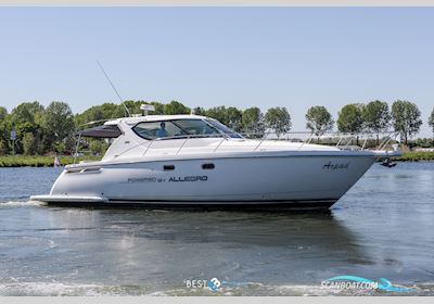 Tiara 4300 Sovran Motorbåd 2007, med Volvo Penta is Een Zweeds Merk Dat Wereldwijd Bekendstaat om Betrouwbare en Krachtige Scheepsmotoren en Aandrijfsystemen. Ze Leveren Zowel Diesel- al motor, Holland