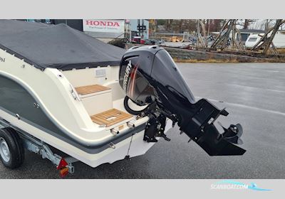 Uttern D57 Motorbåd 2016, med Mercury motor, Sverige