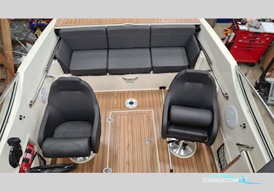 Uttern D57 Motorbåd 2016, med Mercury motor, Sverige
