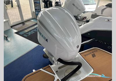 Yamaha F250XSB2 Steer by Wire Kleur WIt  DEMO Motorbåd 2023, Holland