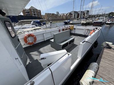 9.5 Catamaran Motorbåt 2008, med Suzuki DF175 motor, England