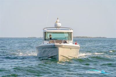 AXOPAR 37 XC Cross Cabin Motorbåt 2016, med 2 x Mercuary Verado 300Hp motor, England