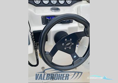 Bavaria 29 Sport DC Motorbåt 2005, med Volvo Penta 4.3 GXI DP-S motor, Italien