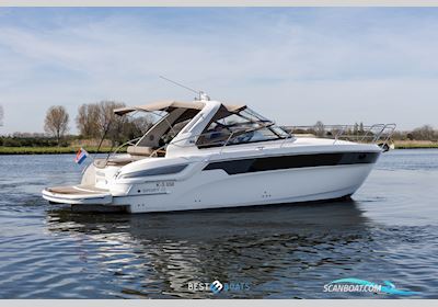 Bavaria 35 sport Motorbåt 2013, med De MerCruiser motor staat voor krachtige prestaties, betrouwbaarheid en soepele vaareigenschappen—perfect voor sportief én comfortabel varen. motor, Holland