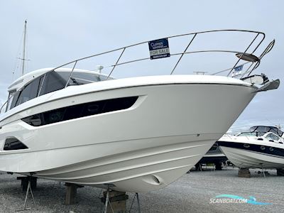 Bavaria R40 Coupe Motorbåt 2026, med Volvo Penta motor, England