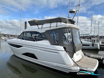 Bavaria R40 Fly Motorbåt 2023, med Volvo Penta motor, England