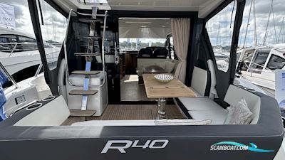 Bavaria R40 Fly Motorbåt 2023, med Volvo Penta motor, England