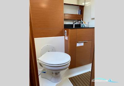 Bavaria S 33 HT - 2017 Motorbåt 2017, med Mercruiser 4,5 V6 Ect motor, Kroatien