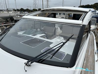 Bavaria S40 Coupe Motorbåt 2017, med Volvo Penta motor, England