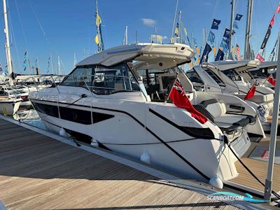 Bavaria SR33 Motorbåt 2024, med Volvo Penta motor, England