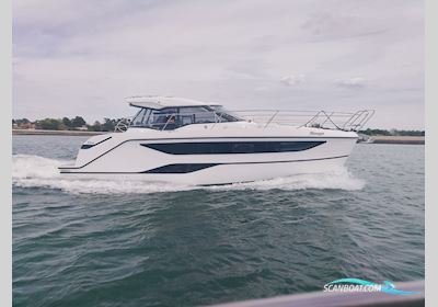 Bavaria SR33 Motorbåt 2023, med Volvo Penta motor, England