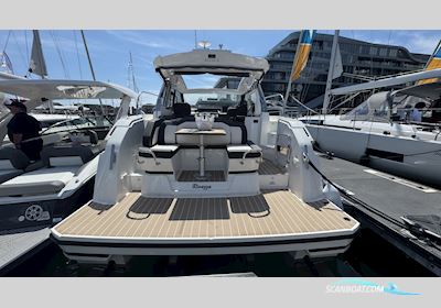 Bavaria SR33 Motorbåt 2023, med Volvo Penta motor, England