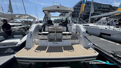 Bavaria SR33 Motorbåt 2023, med Volvo Penta motor, England