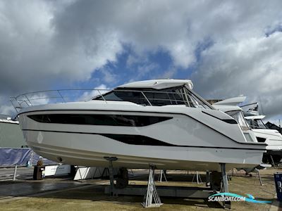 Bavaria SR35 Motorbåt 2024, med Volvo Penta motor, England