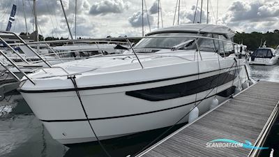 Bavaria SR36 Motorbåt 2022, med Volvo Penta motor, England