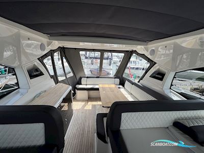 Bavaria SR41 Motorbåt 2023, med Volvo Penta motor, England