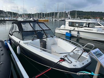 Begagnad Finnmaster Husky R8 - 16 Motorbåt 2016, med Yamaha 300 hk motor, Sverige