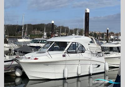 Beneteau Antares 8 Motorbåt 2010, med Nanni T4 200Hp motor, England