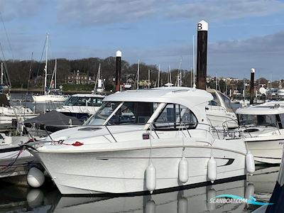 Beneteau Antares 8 Motorbåt 2010, med Nanni T4 200Hp motor, England