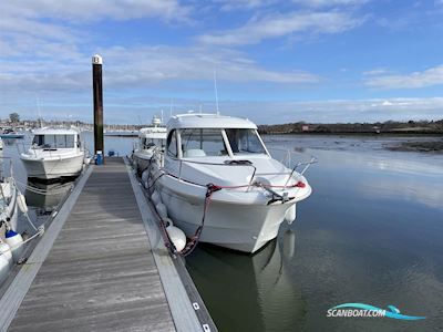 Beneteau Antares 8 Motorbåt 2010, med Nanni T4 200Hp motor, England