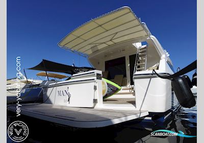 Bertram Yacht 540 Convertible Motorbåt 2010, med Caterpillar C32 motor, Frankrike