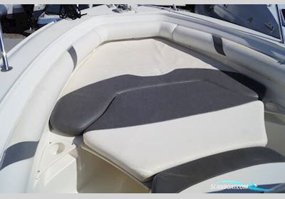 Boston Whaler 240 Outrage Motorbåt 2006, med Yamaha motor, England