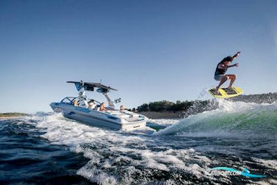 Centurion Ri245 Motorbåt 2025, med Pcm ZZ6 6.2Ltr motor, England