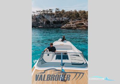 Comitti Wooden Boats Venezia 31 Classic Teak Motorbåt 2023, med Mercruiser 4.5  L V6 Bravo 3 Joystick motor, Italien