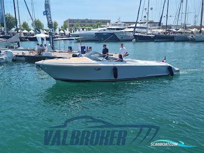 Comitti Wooden Boats Venezia 31 Classic Teak Motorbåt 2023, med Mercruiser 4.5  L V6 Bravo 3 Joystick motor, Italien