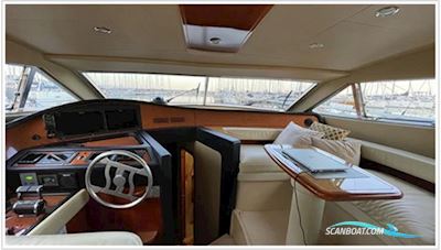 Ferretti 620 Fly Motorbåt 2004, med Man V10 CR motor, Italien