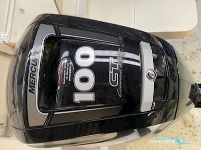 Flot Quicksilver 555 med Mercury 100 HK CT, kun 93,6 timer, SmartCraft, Simrad GO7, Fusion lydanlæg, køleskab og Flexiteak. Velholdt og vinteropbevar Motorbåt 2019, med Mercury motor, Danmark