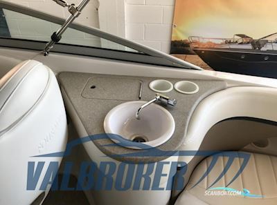 Four Winns 245 Sundowner Motorbåt 2004, med Volvo Penta 5.0 Gxi motor, Italien