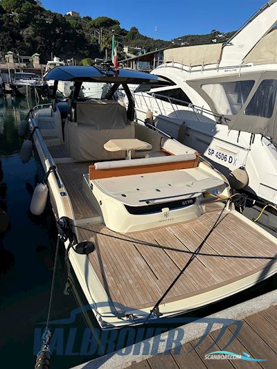 Invictus GT370 Motorbåt 2024, med Volvo Penta V8 motor, Italien