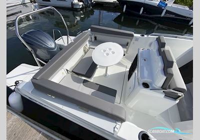 Jeanneau Cap Camarat 7.5 CC Series 3 Motorbåt 2026, med Yamaha F300Usb motor, England