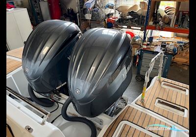 Jeanneau Cap Camarat 9.0 Center Console Motorbåt 2023, med 2x 250 Yamaha motor, Holland