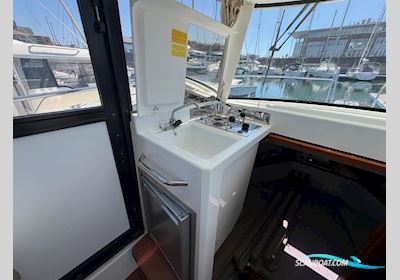 Jeanneau Merry Fisher 855 Marlin Motorbåt 2015, med Suzuki  DF300Apx motor, England