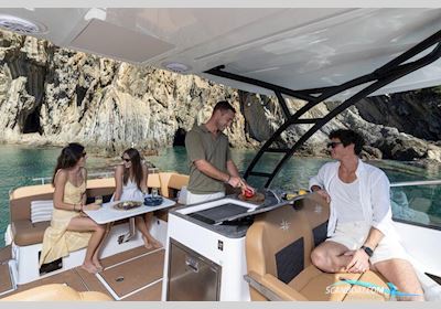 Jeanneau TH33 Motorbåt 2026, med Yamaha F300 Xsb2 motor, England