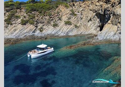 Jeanneau TH33 Motorbåt 2026, med Yamaha F300 Xsb2 motor, England