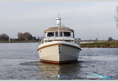 Linssen Grand Sturdy 500 Variotop MKII Motorbåt 2009, med Vetus-Deutz is een robuuste, onderhoudsvriendelijke marine-dieselmotor waarin de beproefde Deutz-techniek is gecombineerd met Vetus’ maritieme expert motor, Holland