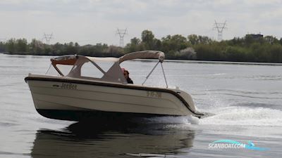 Oud Huijzer 616 Motorbåt 2022, med Netjes in de Bun Met Tilt Switch op de Gashandel motor, Holland