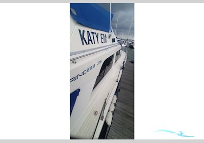Princess 35 Motorbåt 1989, med 2 x Cummins 6BT A9 250hp Diesel with 3 blade propellers motor, England