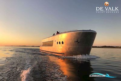 Qrooz Floating Appartment Motorbåt 2019, med Evinrude motor, Holland