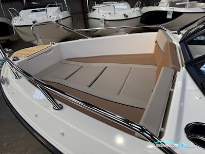 Quicksilver Activ 555 Bowrider med F115 Mercury-EFI ProXS 4 takt 2,1L - Topudstyret Motorbåt 2025, Danmark