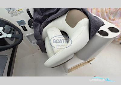 Rinker 262 Captiva Cuddy Motorbåt 2006, med Mercruiser motor, Frankrike