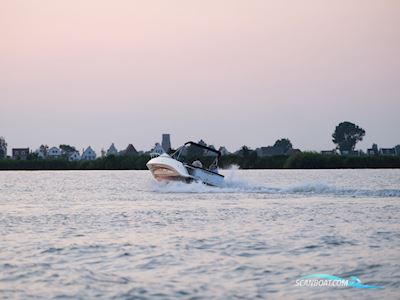 Sea Ray 230 Sun Sport Motorbåt 2024, med MerCruiser  motor, Danmark