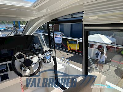 Sealine C335V Motorbåt 2021, med Suzuki BF motor, Italien