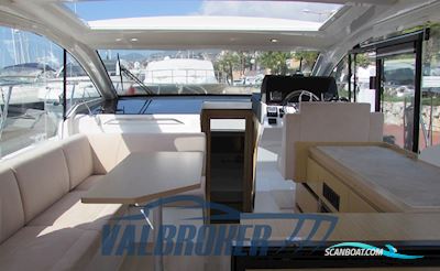 Sealine C335V Motorbåt 2021, med Suzuki BF motor, Italien